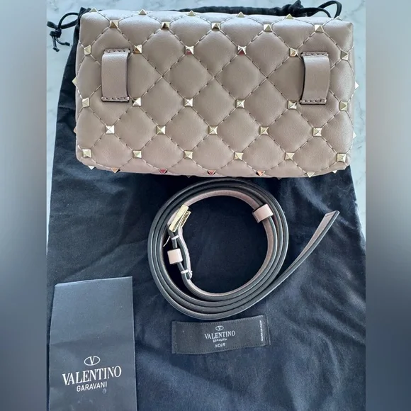 Authentic Valentino Like New Rockstud Bag in Poudre Leather, with Receipt - Picture 4 of 4